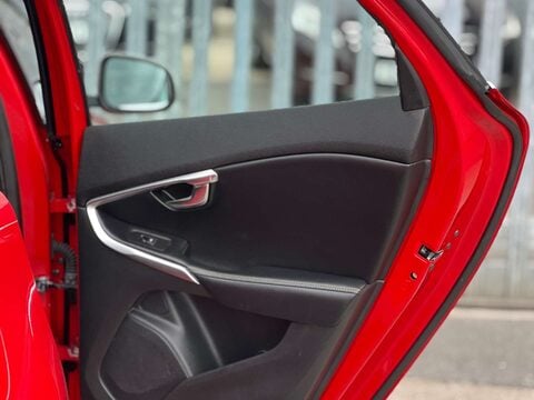 Volvo V40 2.0 V40 R-Design Nav+ D2 5dr 38