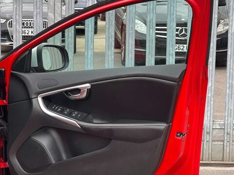 Volvo V40 2.0 V40 R-Design Nav+ D2 5dr 44