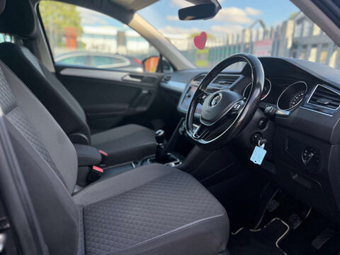 Volkswagen Tiguan 2.0 Tiguan SE TDI BlueMotion Technology 5dr 28