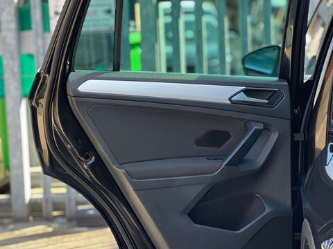 Volkswagen Tiguan 2.0 Tiguan SE TDI BlueMotion Technology 5dr 38