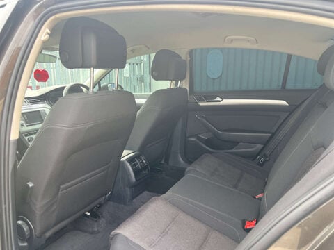 Volkswagen Passat 2.0 Passat SE Business TDI BlueMotion Technology 4dr 42