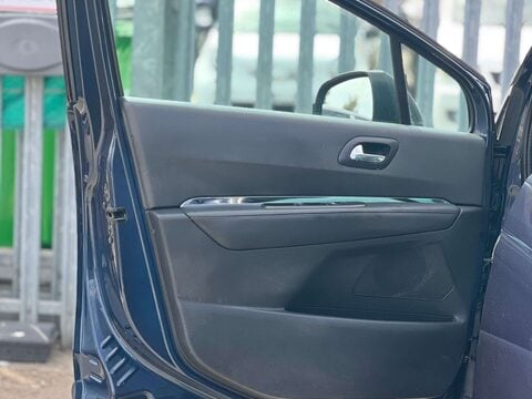 Peugeot 3008 1.6 3008 Allure Blue HDi S/S Auto 5dr 53