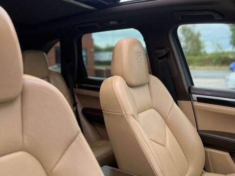 Porsche Cayenne 3.0 V6 E-Hybrid S Platinum Edition SUV 5dr Petrol Plug-in Hybrid TiptronicS 25