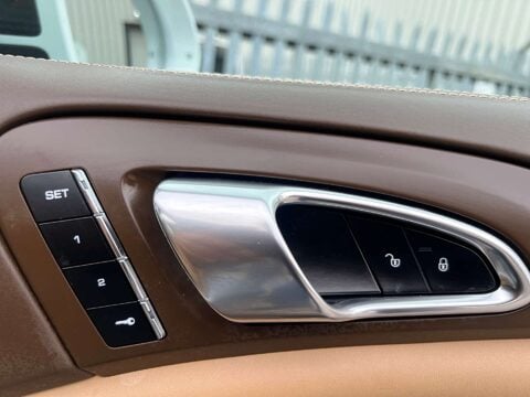 Porsche Cayenne 3.0 V6 E-Hybrid S Platinum Edition SUV 5dr Petrol Plug-in Hybrid TiptronicS 47
