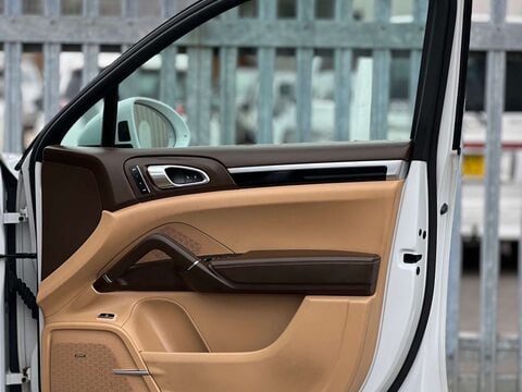 Porsche Cayenne 3.0 V6 E-Hybrid S Platinum Edition SUV 5dr Petrol Plug-in Hybrid TiptronicS 91