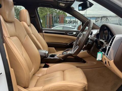Porsche Cayenne 3.0 V6 E-Hybrid S Platinum Edition SUV 5dr Petrol Plug-in Hybrid TiptronicS 2