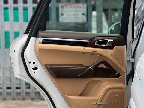 Porsche Cayenne 3.0 V6 E-Hybrid S Platinum Edition SUV 5dr Petrol Plug-in Hybrid TiptronicS 93