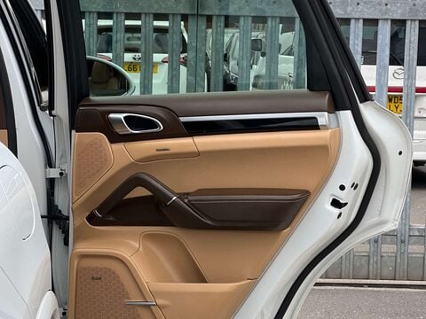Porsche Cayenne 3.0 V6 E-Hybrid S Platinum Edition SUV 5dr Petrol Plug-in Hybrid TiptronicS 94