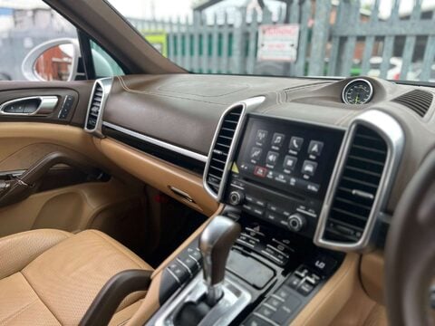 Porsche Cayenne 3.0 V6 E-Hybrid S Platinum Edition SUV 5dr Petrol Plug-in Hybrid TiptronicS 74