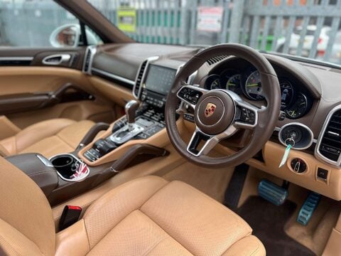 Porsche Cayenne 3.0 V6 E-Hybrid S Platinum Edition SUV 5dr Petrol Plug-in Hybrid TiptronicS 24