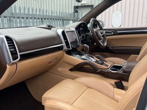 Porsche Cayenne 3.0 V6 E-Hybrid S Platinum Edition SUV 5dr Petrol Plug-in Hybrid TiptronicS 31