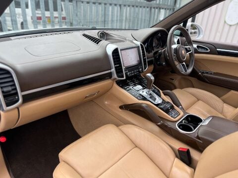 Porsche Cayenne 3.0 V6 E-Hybrid S Platinum Edition SUV 5dr Petrol Plug-in Hybrid TiptronicS 27