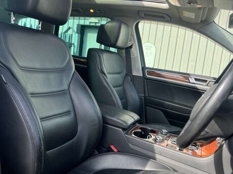 Volkswagen Touareg 3.0h TSI V6 Hybrid SUV 5dr Petrol Hybrid Tiptronic 4WD Euro 5 (s/s) (333 ps 1