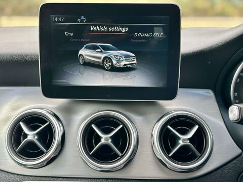 Mercedes-Benz GLA 2.1 GLA 220 AMG Line Premium+ D 4Matic Auto 4WD 5dr 60