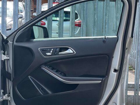 Mercedes-Benz GLA 2.1 GLA 220 AMG Line Premium+ D 4Matic Auto 4WD 5dr 30