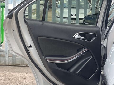 Mercedes-Benz GLA 2.1 GLA 220 AMG Line Premium+ D 4Matic Auto 4WD 5dr 29