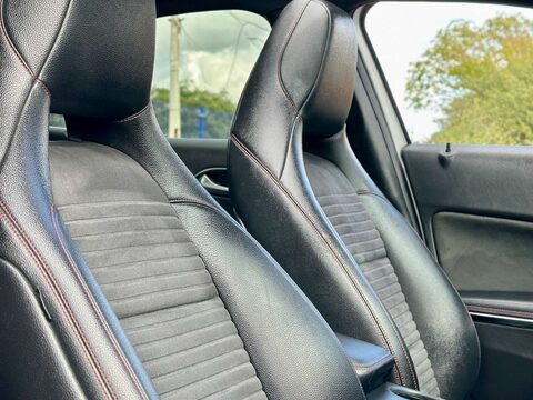 Mercedes-Benz GLA 2.1 GLA 220 AMG Line Premium+ D 4Matic Auto 4WD 5dr 44