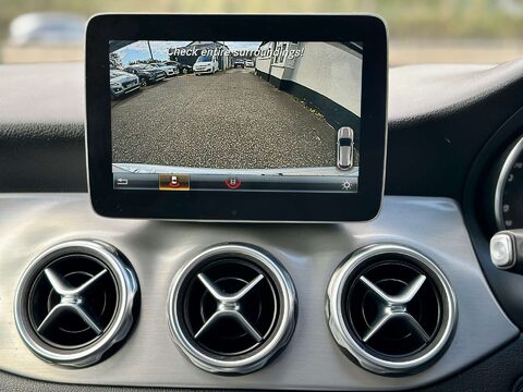 Mercedes-Benz GLA 2.1 GLA 220 AMG Line Premium+ D 4Matic Auto 4WD 5dr 51