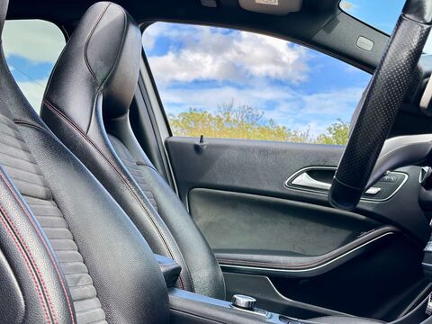 Mercedes-Benz GLA 2.1 GLA 220 AMG Line Premium+ D 4Matic Auto 4WD 5dr 46