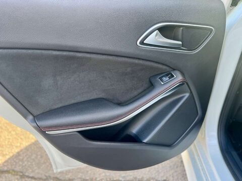 Mercedes-Benz A Class 2.1 A200 AMG Night Edition CDi Auto 5dr 45