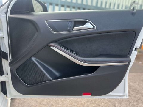 Mercedes-Benz A Class 2.1 A200 AMG Night Edition CDi Auto 5dr 44