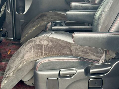 Toyota Vellfire 2.4+GOLDEN EYES+GRADE 4B+FRESH IMPORT+ 17