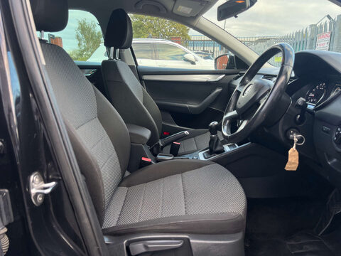 Skoda Octavia 2.0 Octavia Black Edition TDI CR 5dr 12