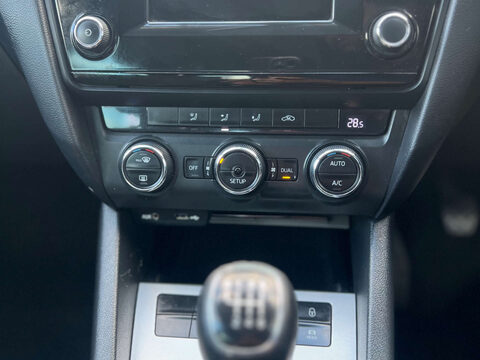 Skoda Octavia 2.0 Octavia Black Edition TDI CR 5dr 36