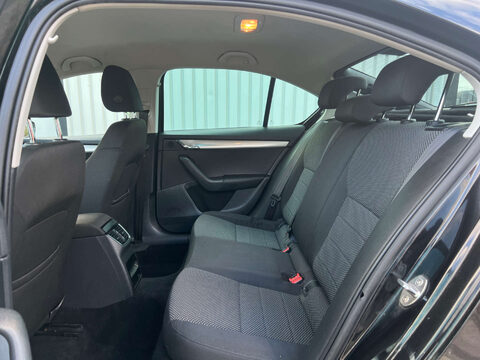 Skoda Octavia 2.0 Octavia Black Edition TDI CR 5dr 25