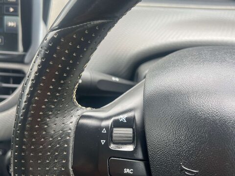 Peugeot 208 1.6 208 Allure HDi Blue S/S 5dr 29