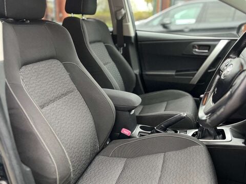 Toyota Auris 1.4 Auris Icon+ D-4D 5dr 3