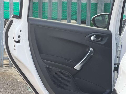 Peugeot 2008 1.6 2008 Allure Blue HDi S/S 5dr 41