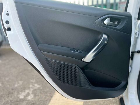 Peugeot 2008 1.6 2008 Allure Blue HDi S/S 5dr 42