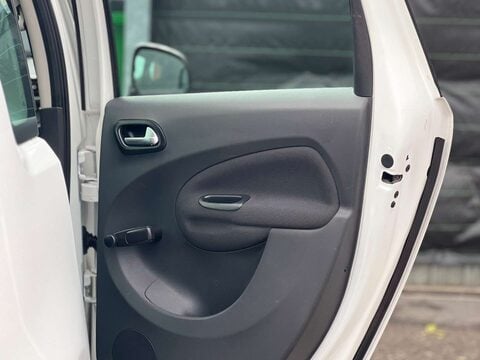 Citroen C3 Picasso 1.6 C3 Picasso Selection Blue HDi 5dr 38