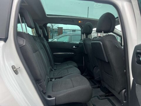 Peugeot 5008 1.6 5008 Allure HDi 5dr 15