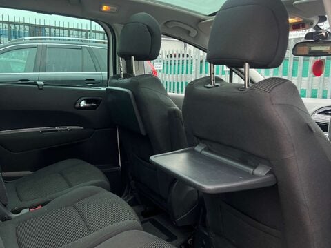 Peugeot 5008 1.6 5008 Allure HDi 5dr 19