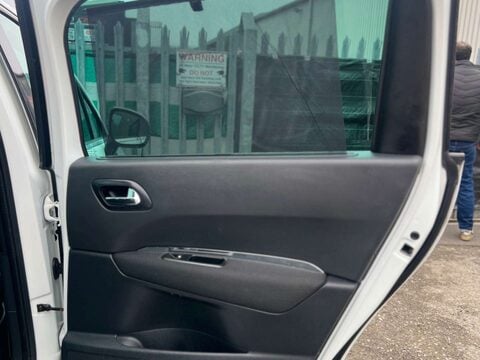 Peugeot 5008 1.6 5008 Allure HDi 5dr 51