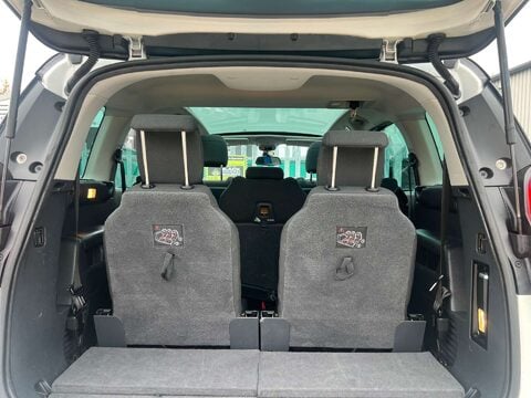 Peugeot 5008 1.6 5008 Allure HDi 5dr 41