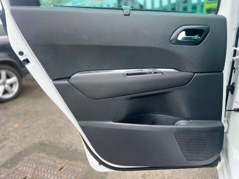 Peugeot 5008 1.6 5008 Allure HDi 5dr 46