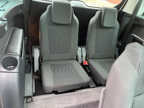 Peugeot 5008 1.6 5008 Allure HDi 5dr 23