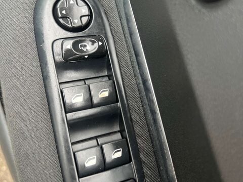 Peugeot 5008 1.6 5008 Allure HDi 5dr 40