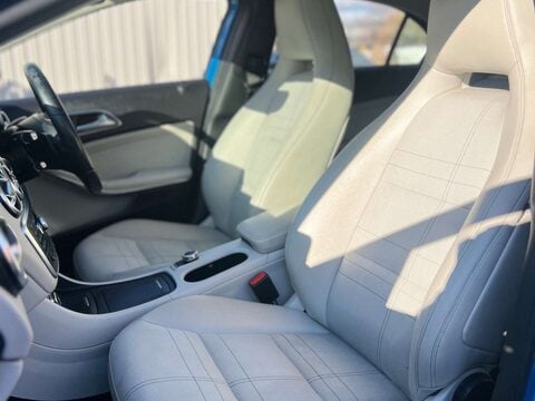 Mercedes-Benz A Class 1.6 A180 BlueEfficiency Sport Auto 5dr 18