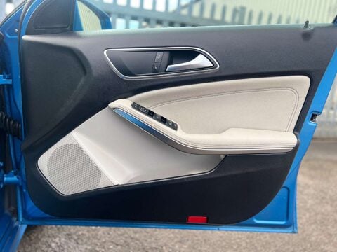 Mercedes-Benz A Class 1.6 A180 BlueEfficiency Sport Auto 5dr 38