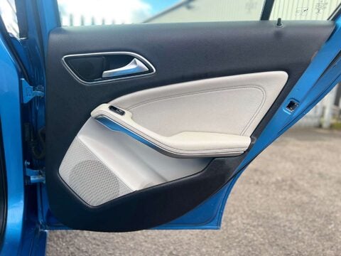 Mercedes-Benz A Class 1.6 A180 BlueEfficiency Sport Auto 5dr 39