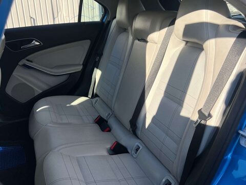 Mercedes-Benz A Class 1.6 A180 BlueEfficiency Sport Auto 5dr 24