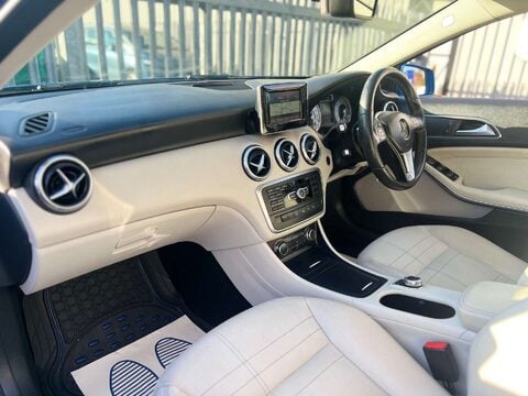 Mercedes-Benz A Class 1.6 A180 BlueEfficiency Sport Auto 5dr 17