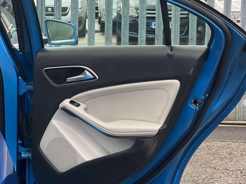 Mercedes-Benz A Class 1.6 A180 BlueEfficiency Sport Auto 5dr 45