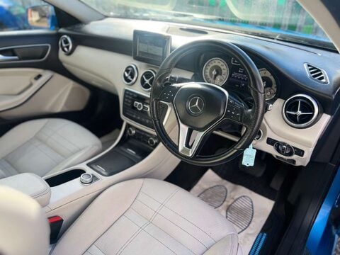 Mercedes-Benz A Class 1.6 A180 BlueEfficiency Sport Auto 5dr 2