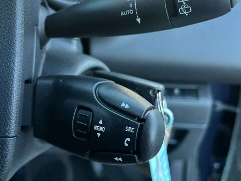 Peugeot 3008 1.6 3008 Active HDi 5dr 37