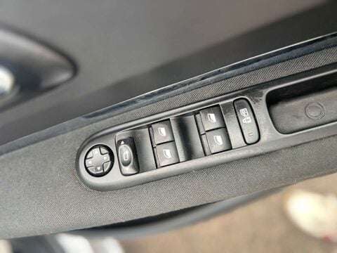 Peugeot 5008 1.6 5008 Active e-HDi Semi-Auto 5dr 2